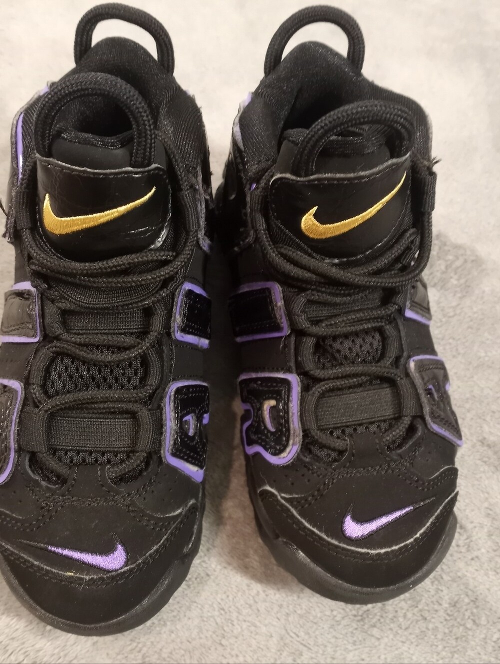 Nike Air kids More Uptempo sneakers in black with purple accents, size US 11C - Picture 5 of 9